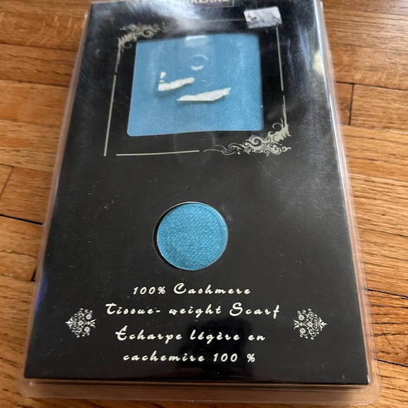 NIB cashmere scarf - Picture 2 of 5